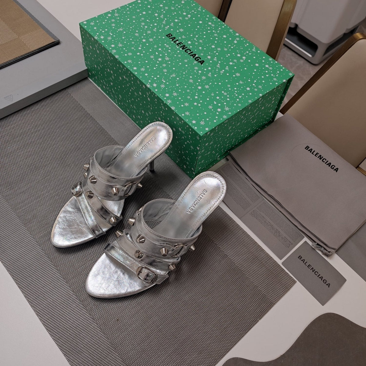 STRAPPY HIGH-HEELED SANDALS IN SILVER STUDDED WAX-OIL SHEEPSKIN