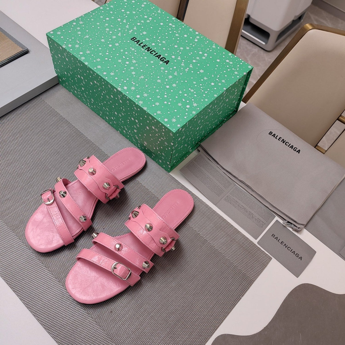 STRAPPY FLAT SANDALS IN WEWAK PINK STUDDED WAX-OIL SHEEPSKIN