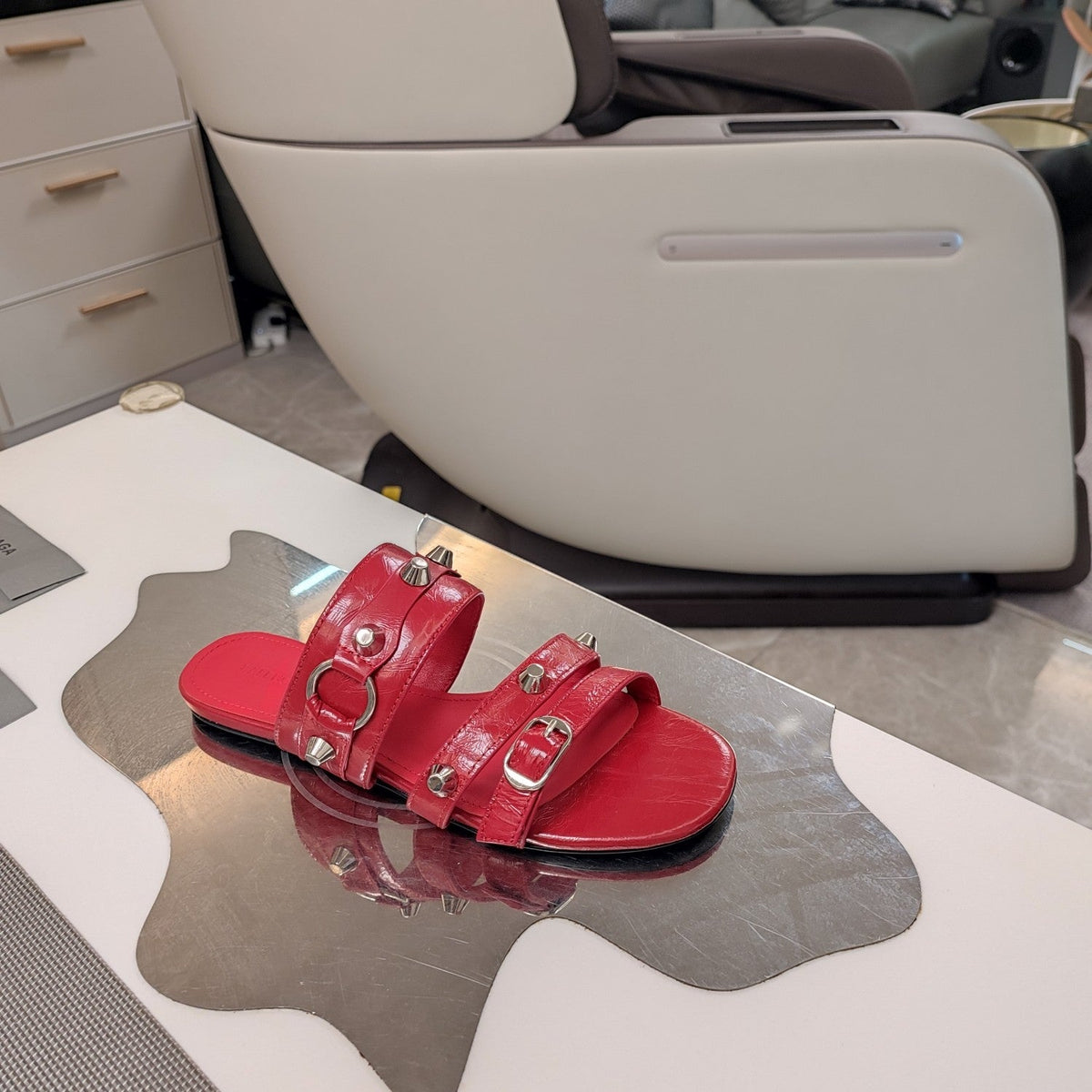 STRAPPY FLAT SANDALS IN RED STUDDED WAX-OIL SHEEPSKIN