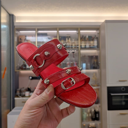 STRAPPY FLAT SANDALS IN RED STUDDED WAX-OIL SHEEPSKIN