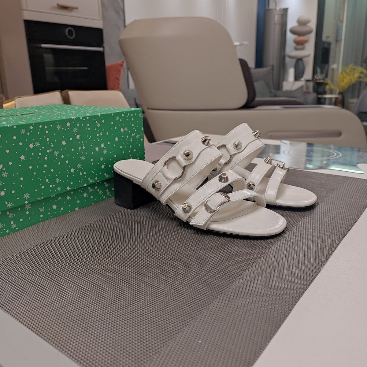 STRAPPY MEDIUM HEELED SANDALS IN WHITE STUDDED WAX-OIL SHEEPSKIN