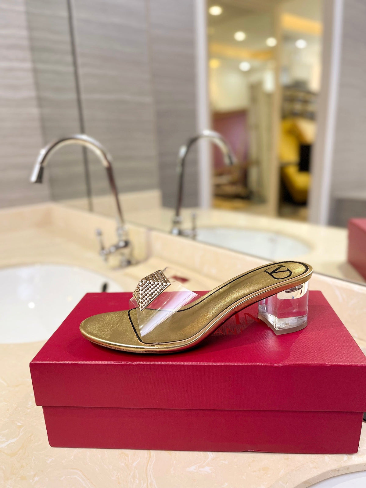 HIGH MULE 60MM IN GOLD SHEEPSKIN AND TRANSPARENT PVC