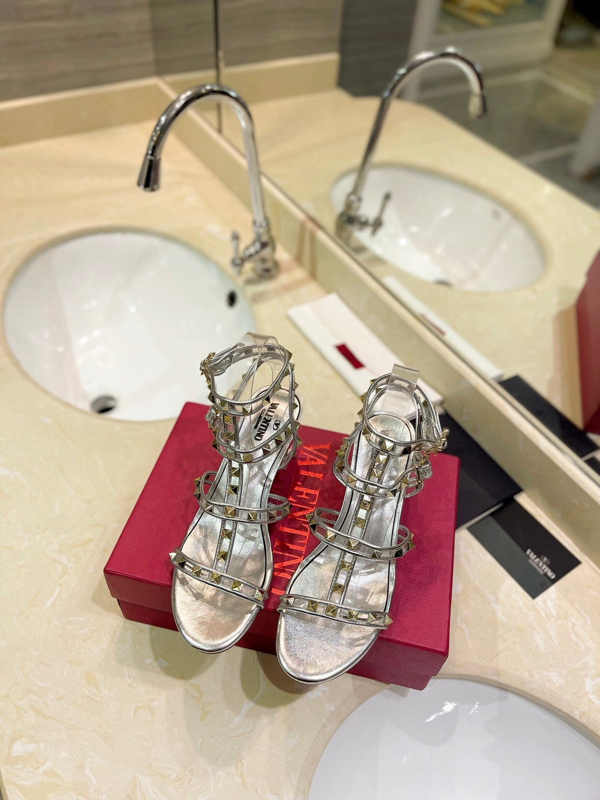 ROCKSTUD SANDAL WITH STRAP IN SILVER CALFSKIN 60 MM