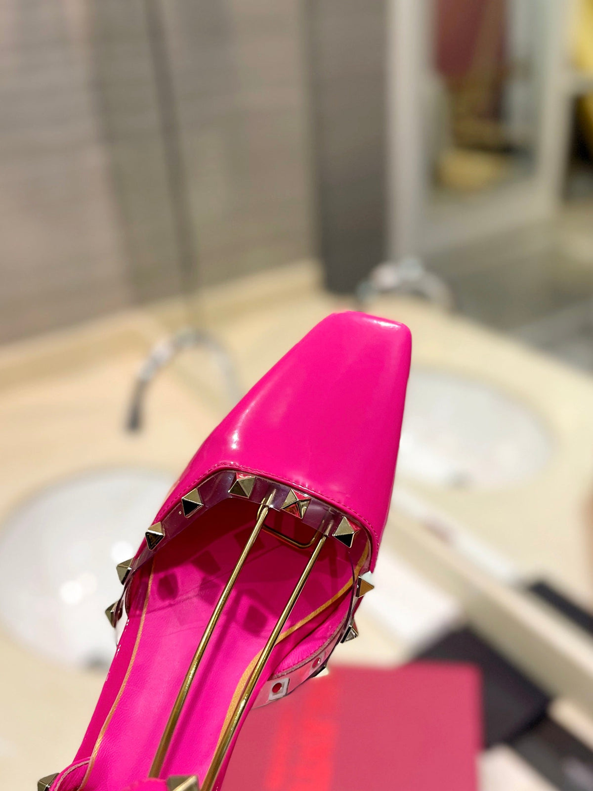 ROCKSTUD SLINGBACK IN BRIGHT PINK CALFSKIN 50MM