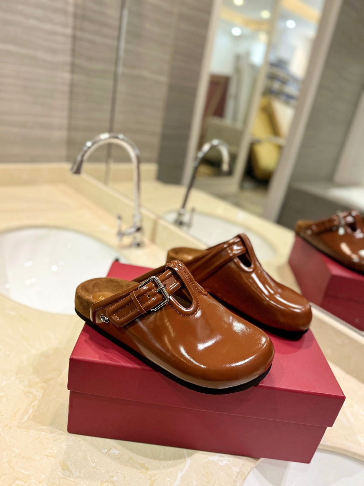 FUSSFRIEND BRONZE BROWN PATENT CALFSKIN LEATHER SABOT