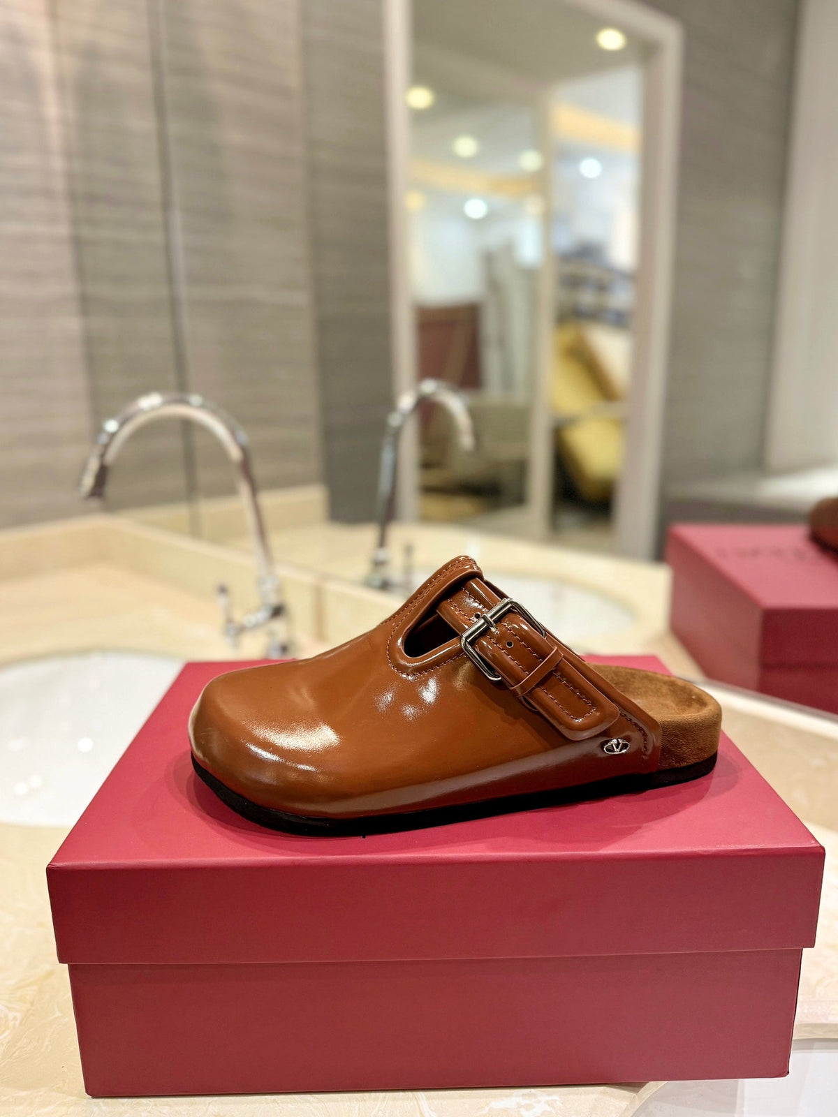 FUSSFRIEND BRONZE BROWN PATENT CALFSKIN LEATHER SABOT