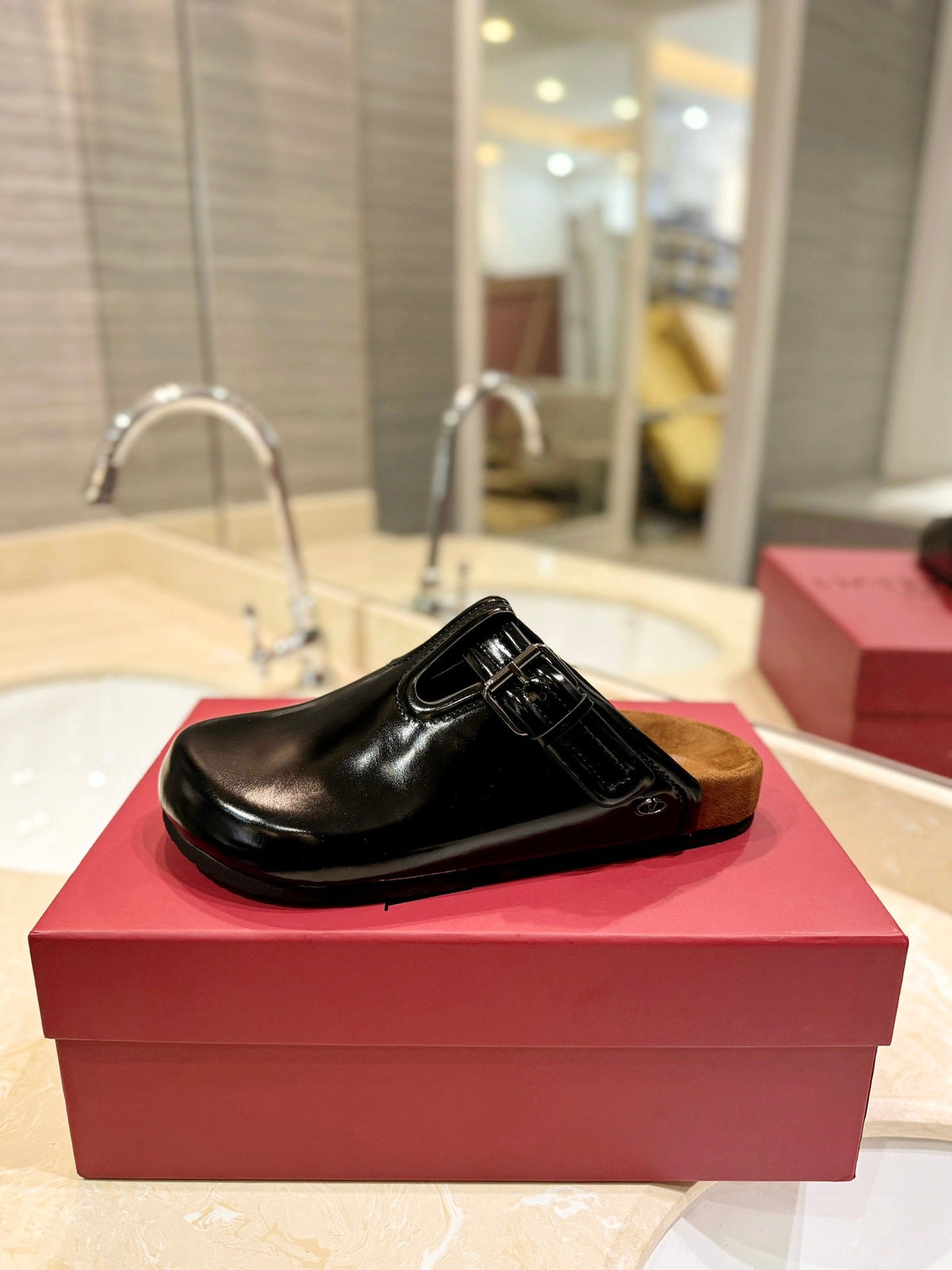 FUSSFRIEND BLACK PATENT CALFSKIN LEATHER SABOT