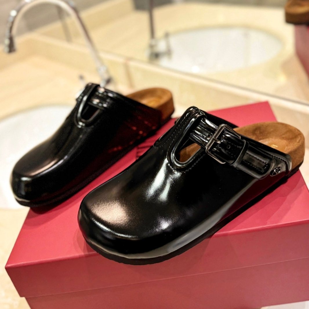 FUSSFRIEND BLACK PATENT CALFSKIN LEATHER SABOT