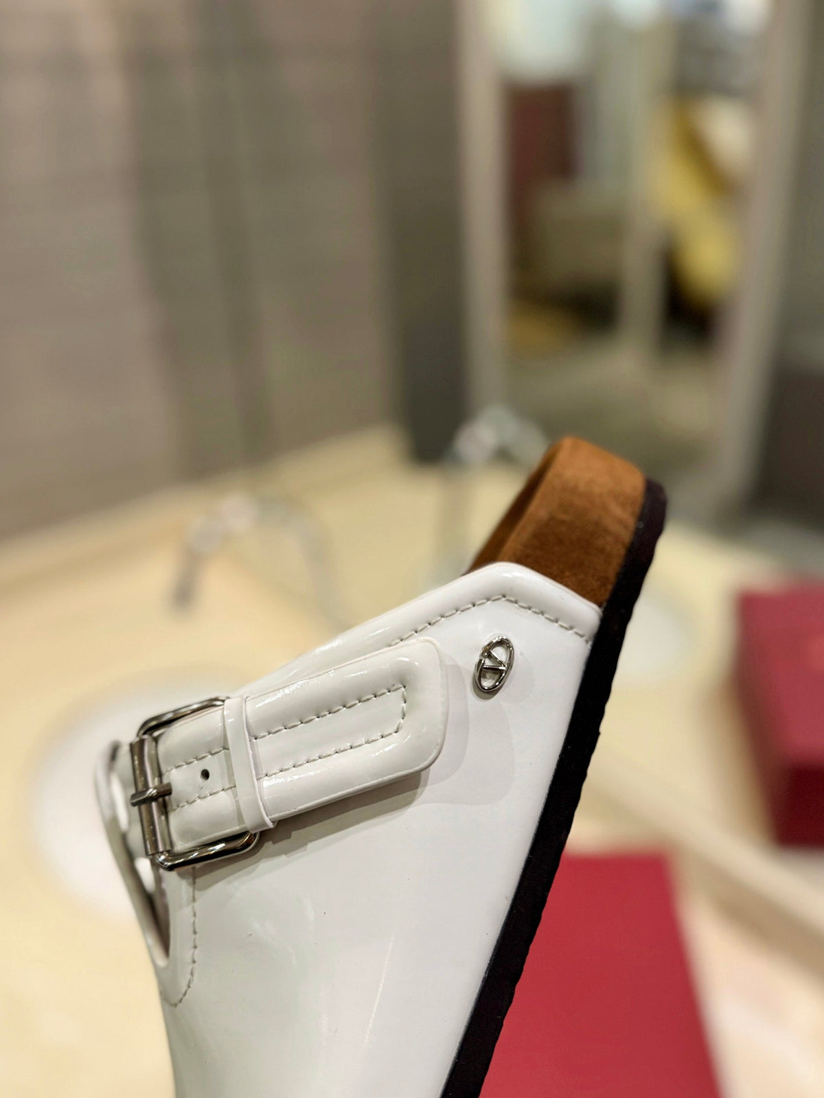 FUSSFRIEND WHITE PATENT CALFSKIN LEATHER SABOT