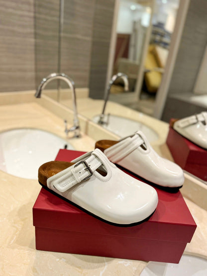 FUSSFRIEND WHITE PATENT CALFSKIN LEATHER SABOT