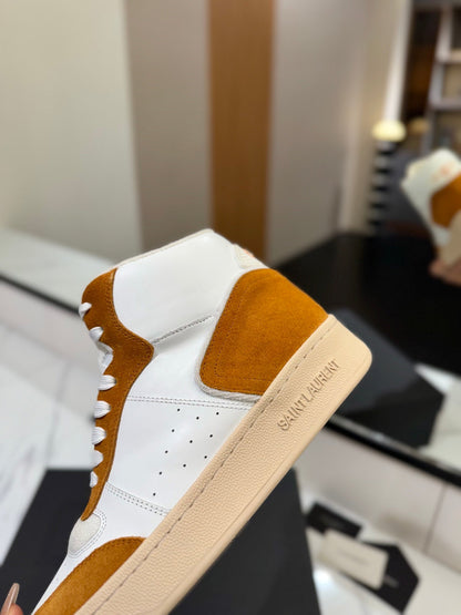 MID-TOP SNEAKERS IN WHITE PERFORATED LAMBSKIN AND BRONZE ORANGE SUEDE