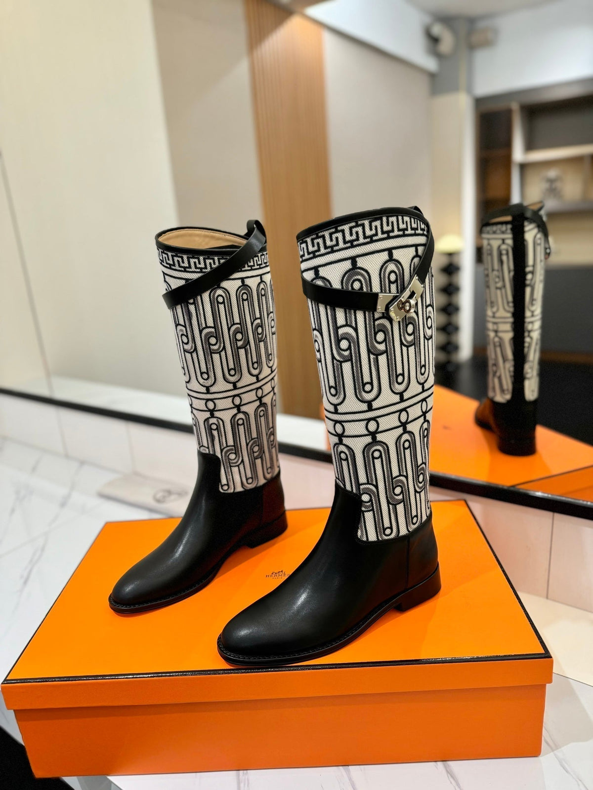 JUMPING BOOT 2 CM IN BLACK CALFSKIN AND BLACK MIX WHITE FABRIC