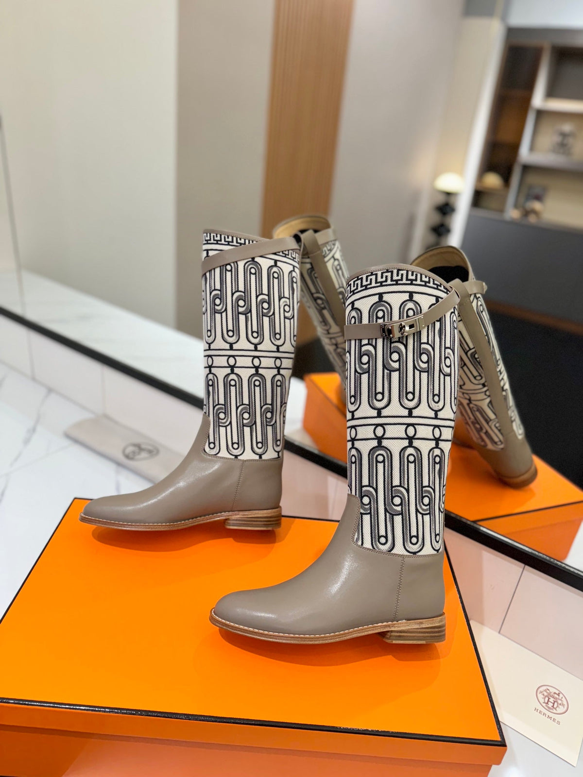 JUMPING BOOT 2 CM IN PASTEL GRAY CALFSKIN AND BLACK MIX WHITE FABRIC