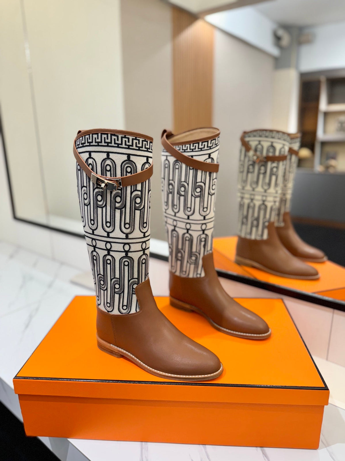 JUMPING BOOT 2 CM IN BRONZE BROWN CALFSKIN AND BLACK MIX WHITE FABRIC