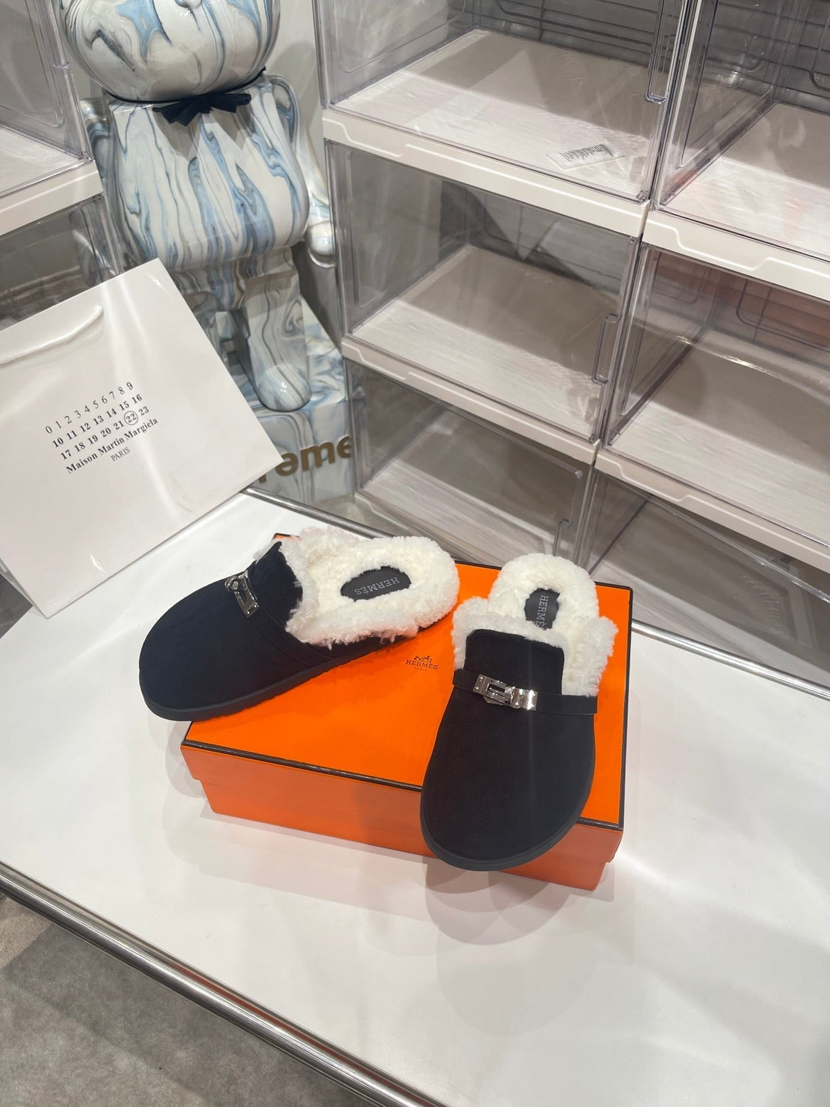 SLIP-ON MULE IN BLACK SUEDE AND SHEARLING LINING