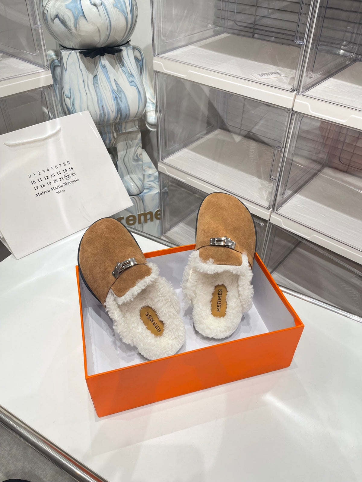 SLIP-ON MULE IN MEDIUM BROWN SUEDE AND SHEARLING LINING