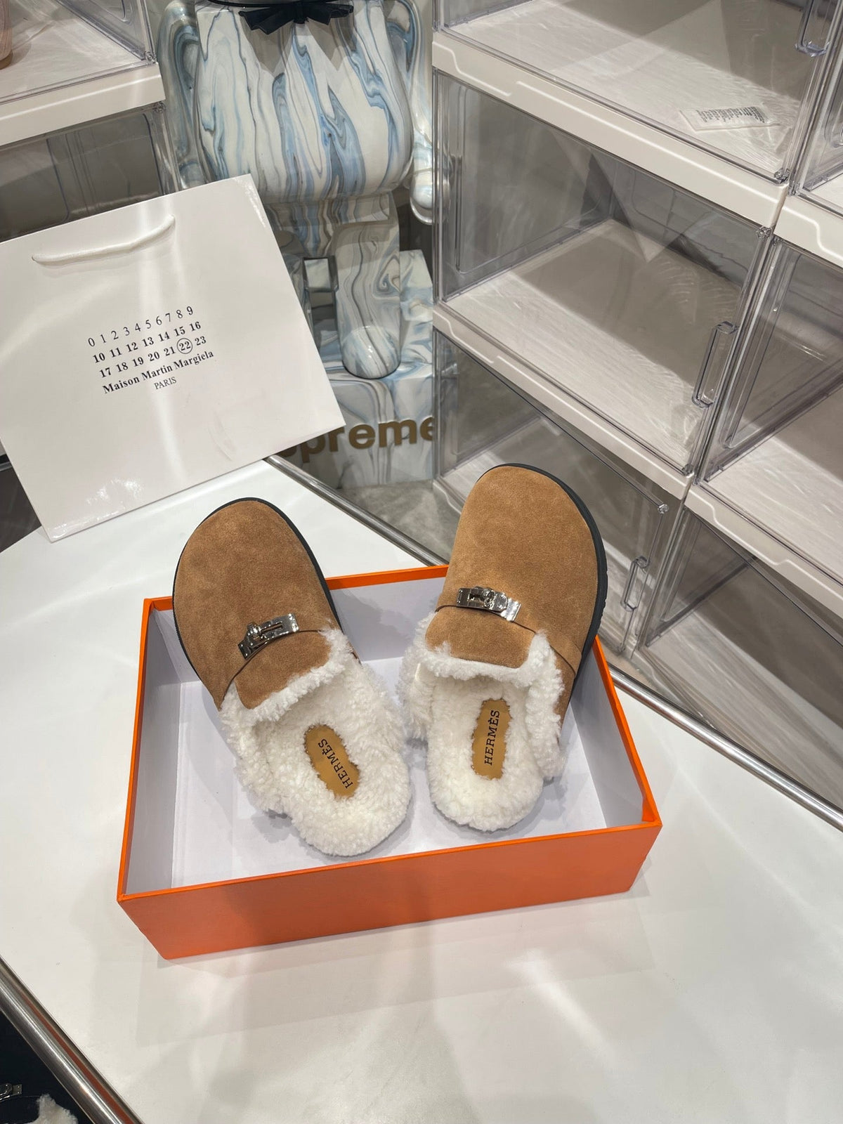 SLIP-ON MULE IN MEDIUM BROWN SUEDE AND SHEARLING LINING
