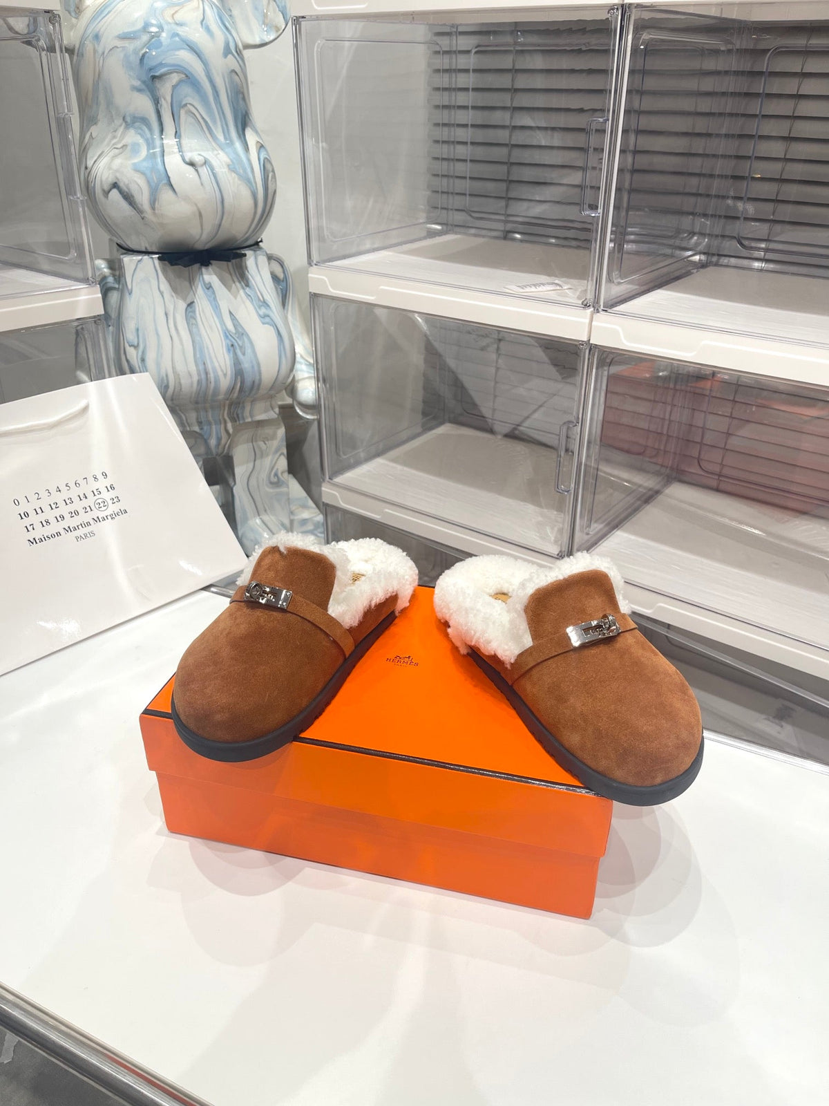 SLIP-ON MULE IN UMBER BROWN SUEDE AND SHEARLING LINING