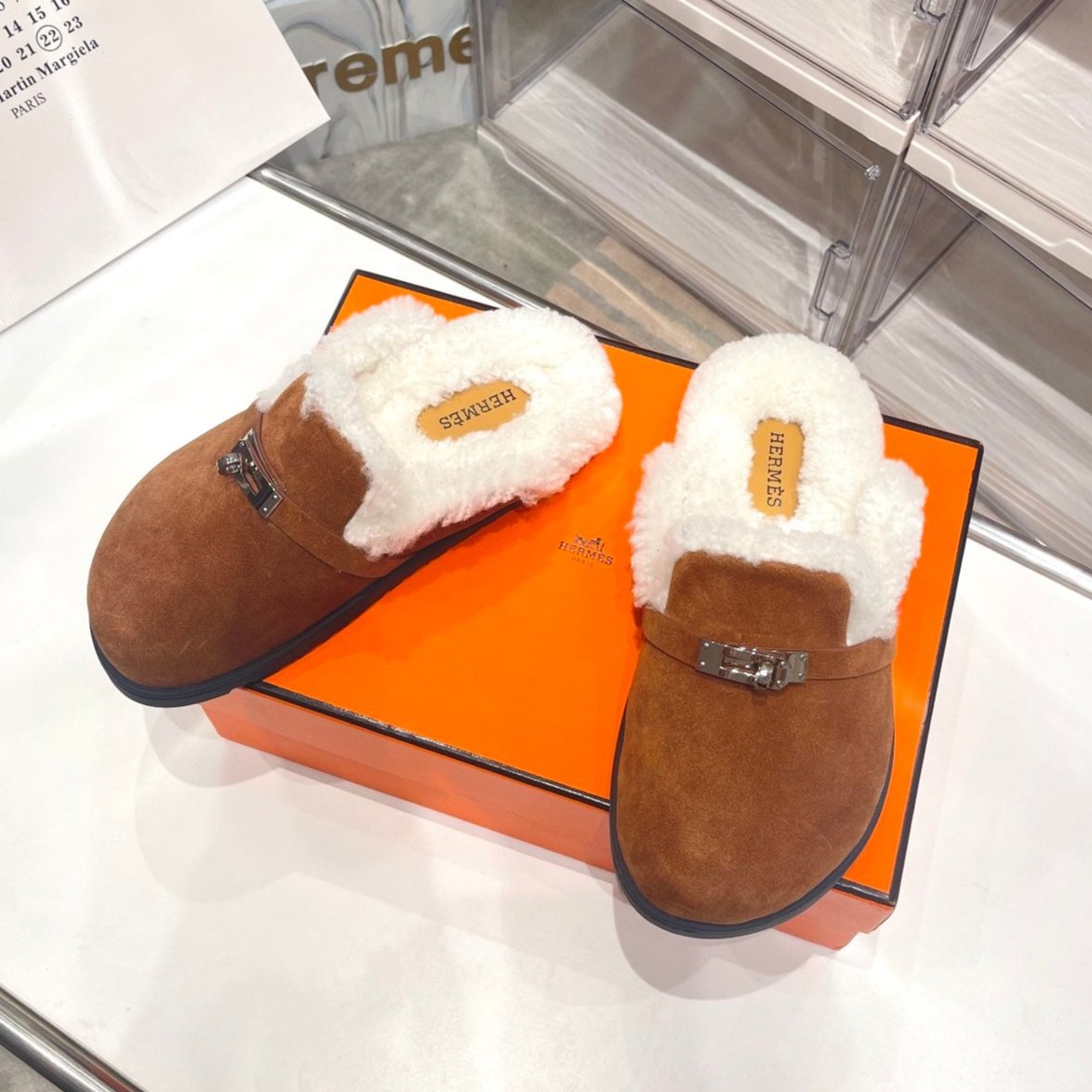 SLIP-ON MULE IN UMBER BROWN SUEDE AND SHEARLING LINING