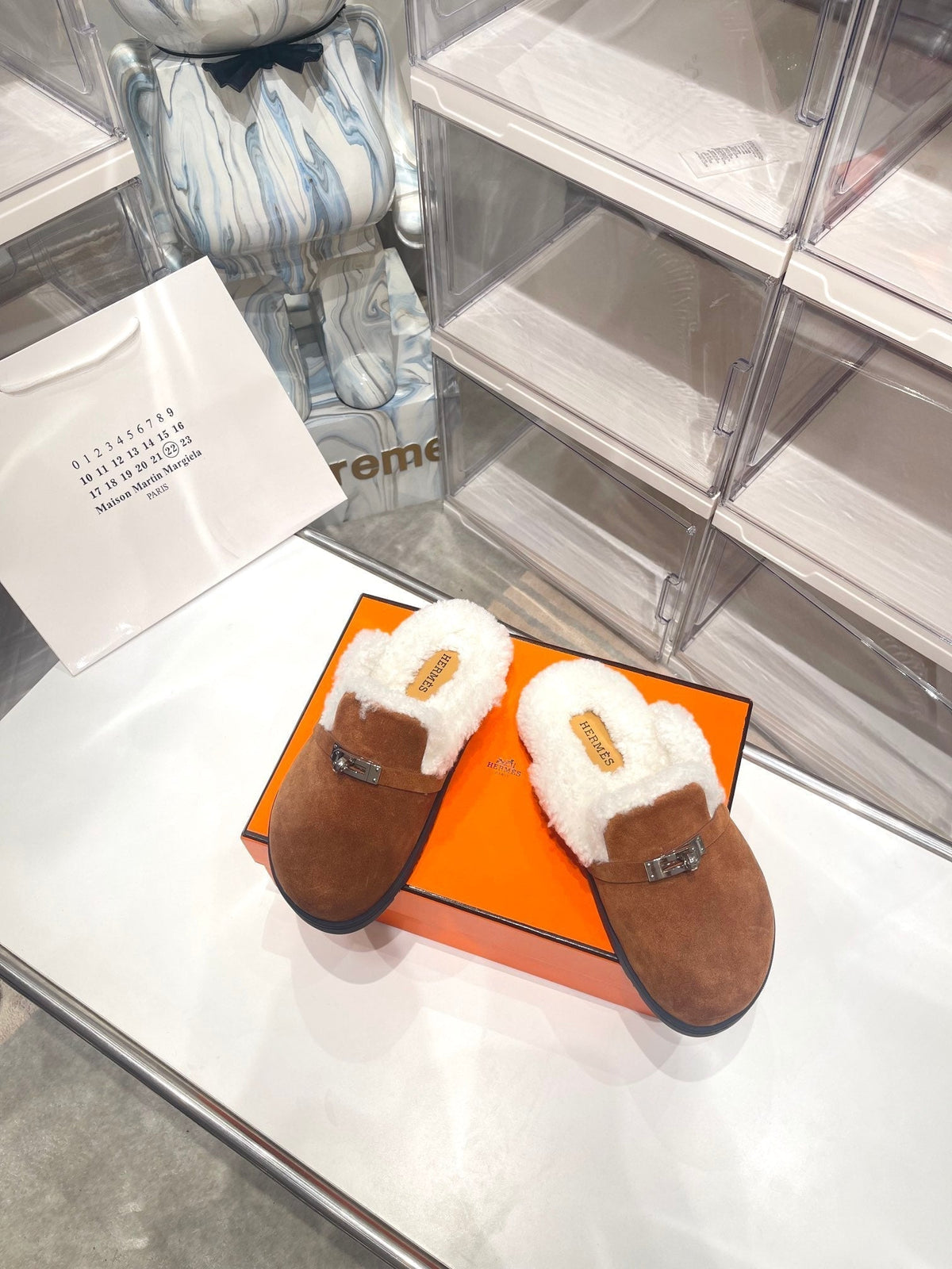 SLIP-ON MULE IN UMBER BROWN SUEDE AND SHEARLING LINING