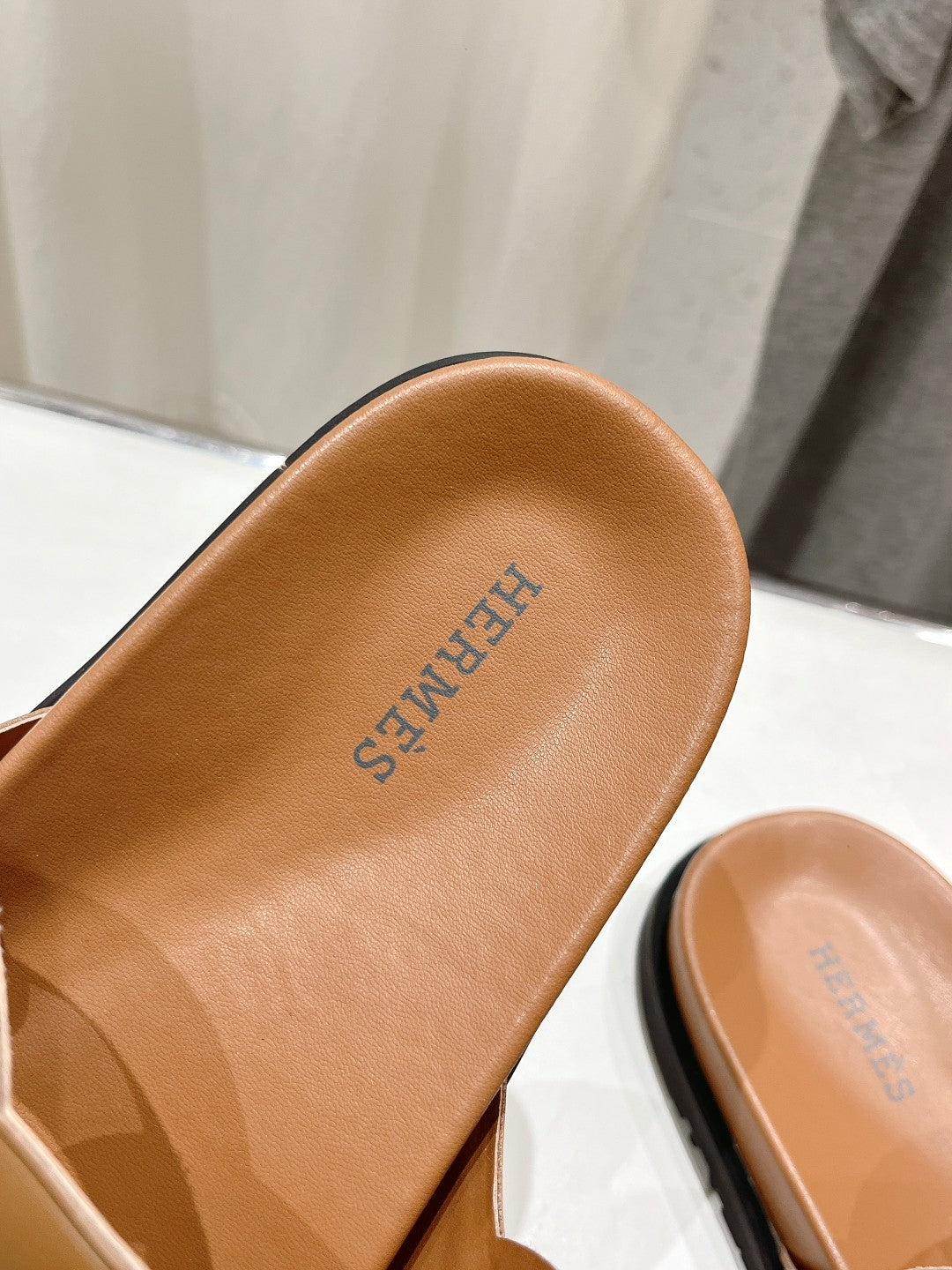 EXTRA SANDAL CARAMEL CALFSKIN