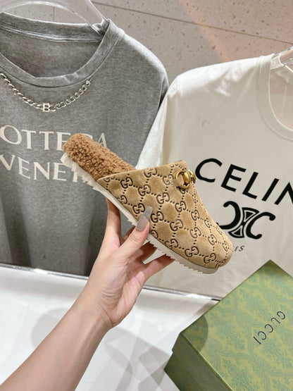 HORSEBIT MULE IN CAMEL EMBOSSED SUEDE AND FLEECE LINING