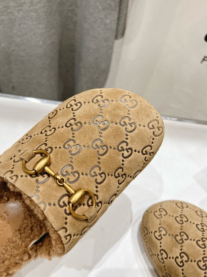 HORSEBIT MULE IN CAMEL EMBOSSED SUEDE AND FLEECE LINING