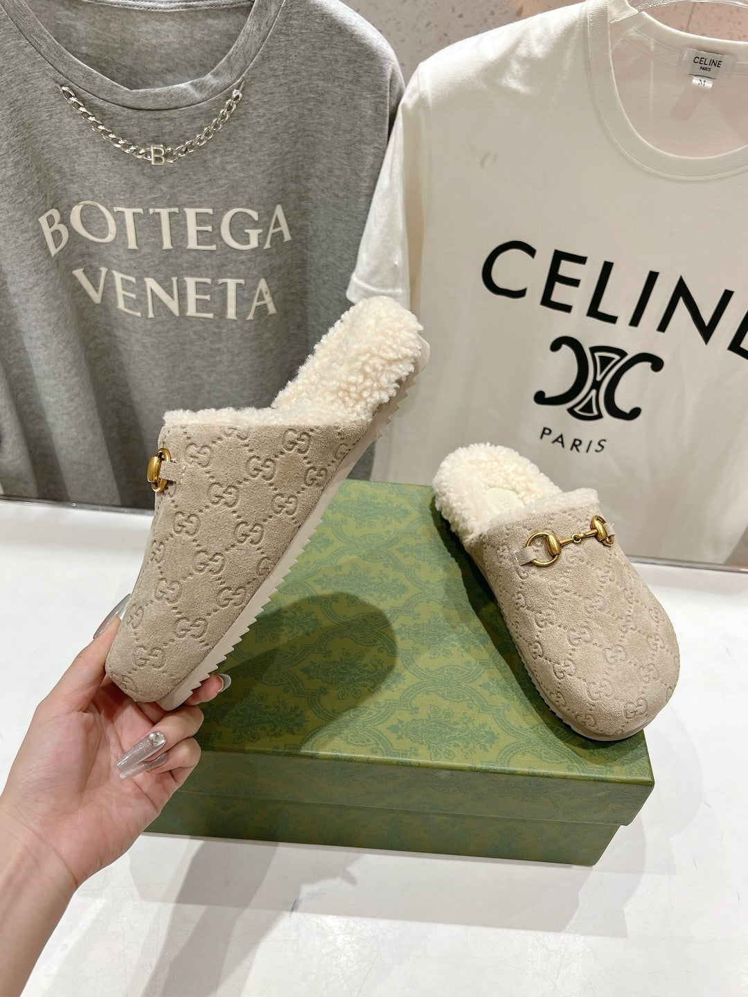 HORSEBIT MULE IN BEIGE EMBOSSED SUEDE AND FLEECE LINING