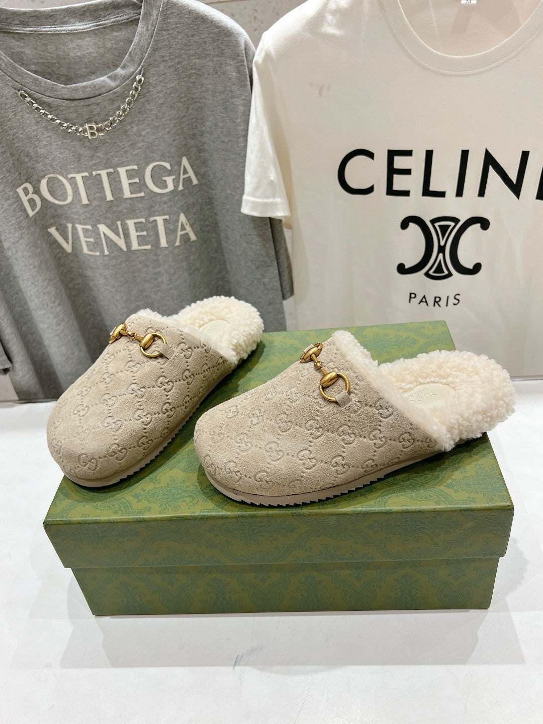 HORSEBIT MULE IN BEIGE EMBOSSED SUEDE AND FLEECE LINING