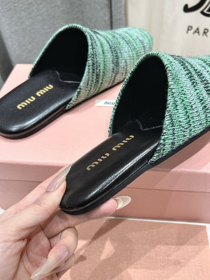 KNITTED MULES IN LIGHT GREEN MIX BLACK WOOL