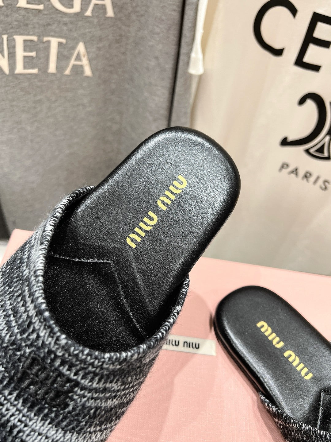 KNITTED MULES IN BLACK MIX WHITE WOOL