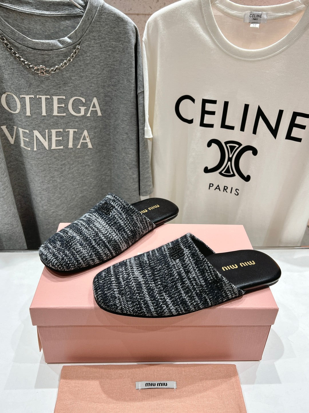 KNITTED MULES IN BLACK MIX WHITE WOOL