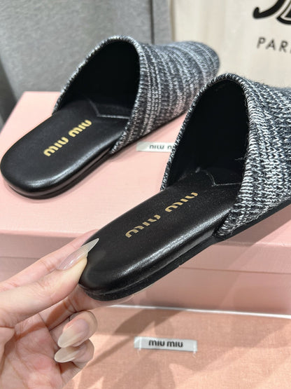 KNITTED MULES IN BLACK MIX WHITE WOOL