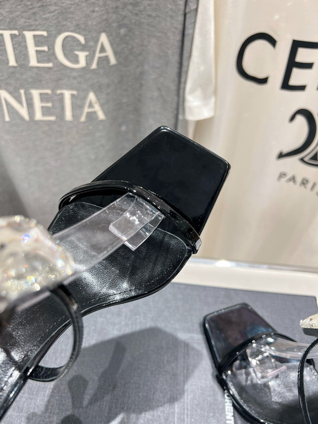 HIGH HEEL SANDALS IN BLACK GLOSSY CALFSKIN WTH STRAPS ATTACHED GEM