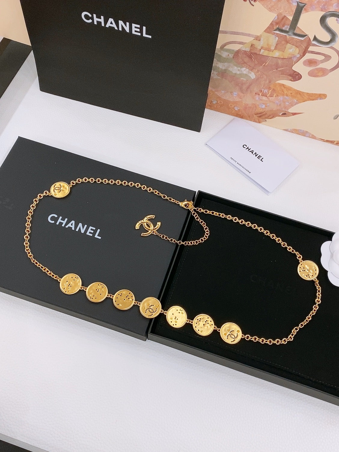TWISTED CHAIN BELT WITH RHINESTONES AND LOGO PLATE IN GOLD TONE