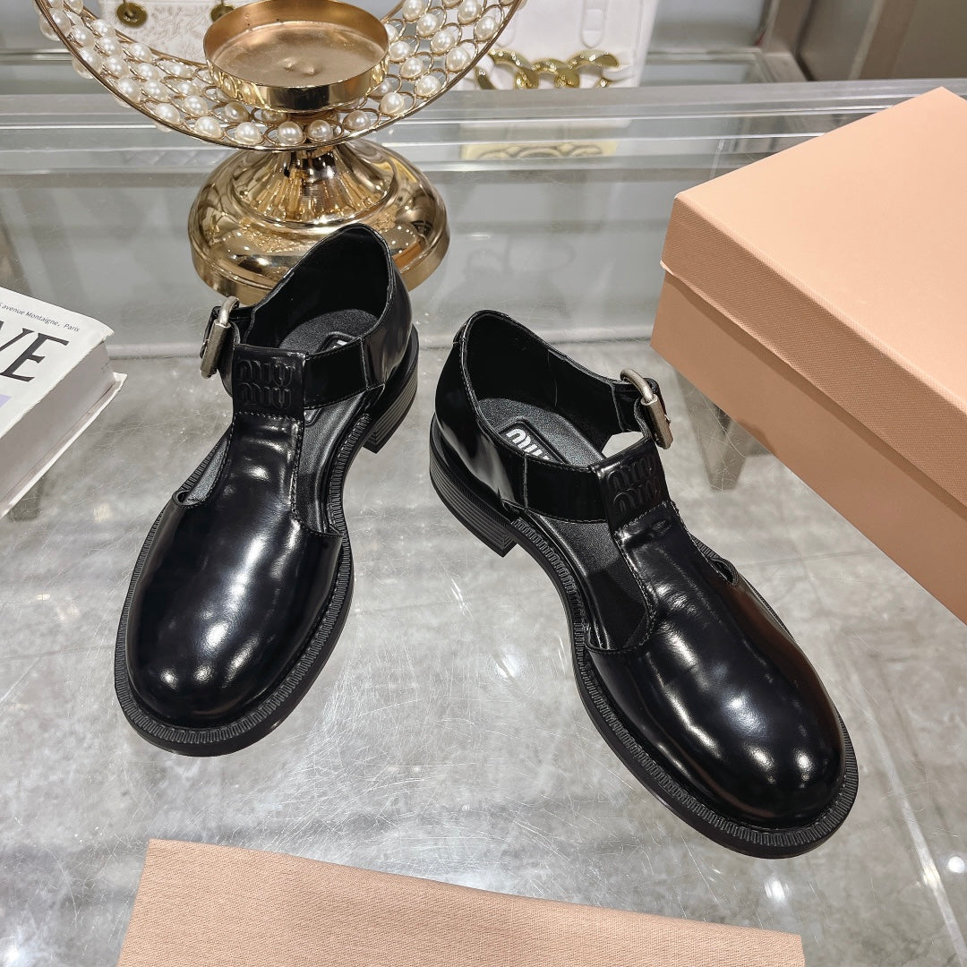 Sandal Black Cowhide With T-string