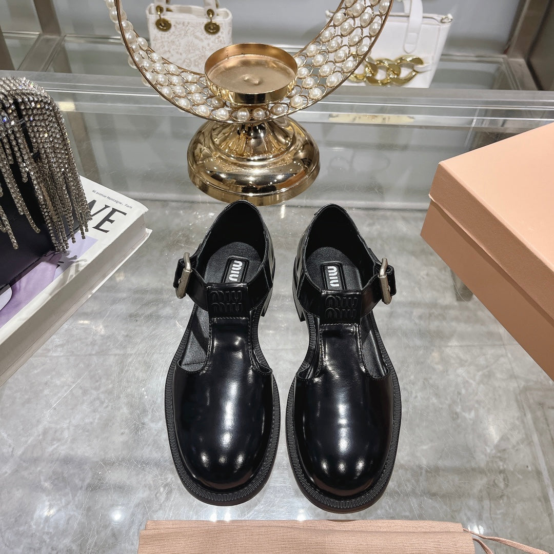 Sandal Black Cowhide With T-string