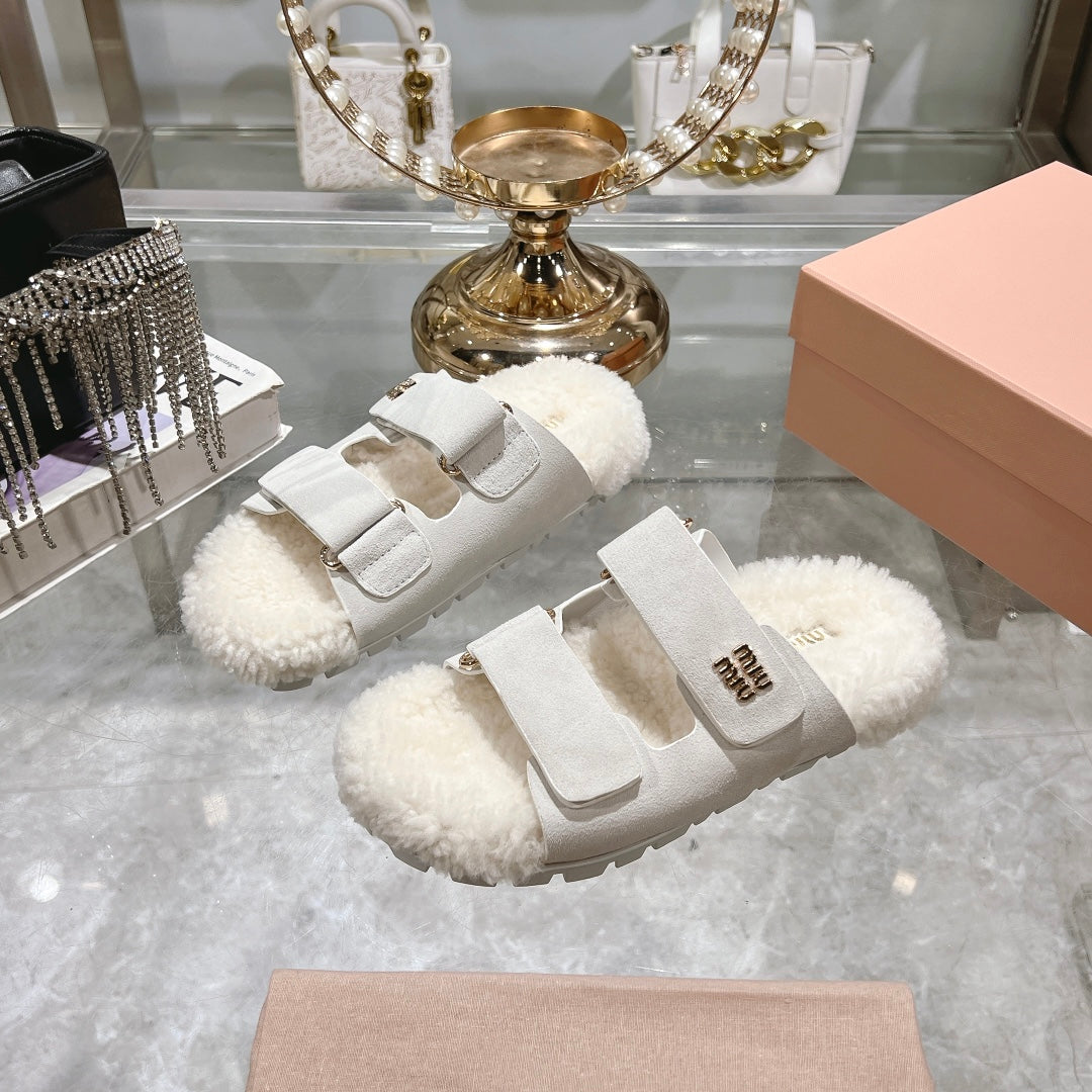 SANDAL SLIDES IN WHITE SUEDE AND SHEARLING LINING