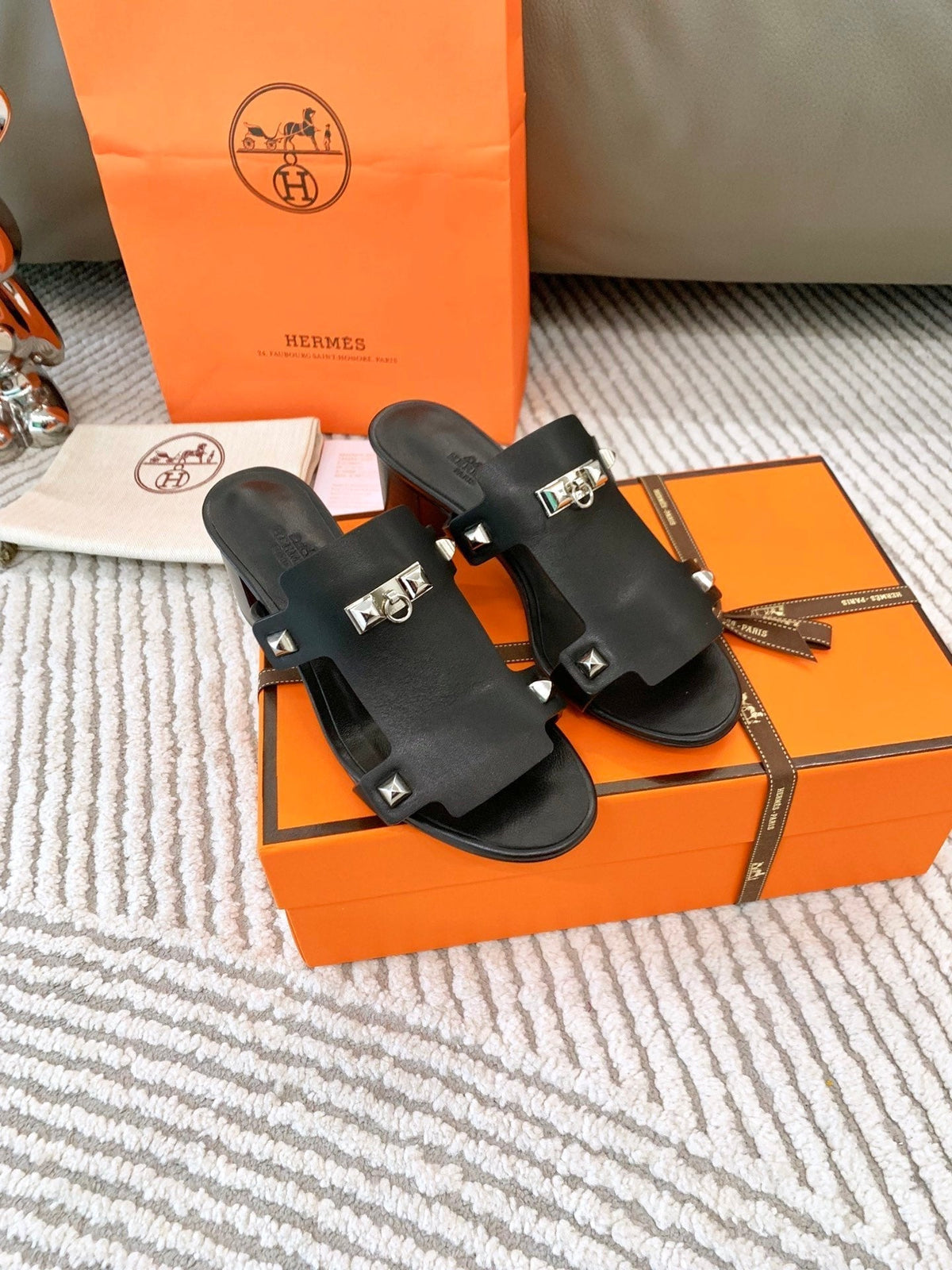 INVINCIBLE 50 SANDAL IN BLACK CALFSKIN