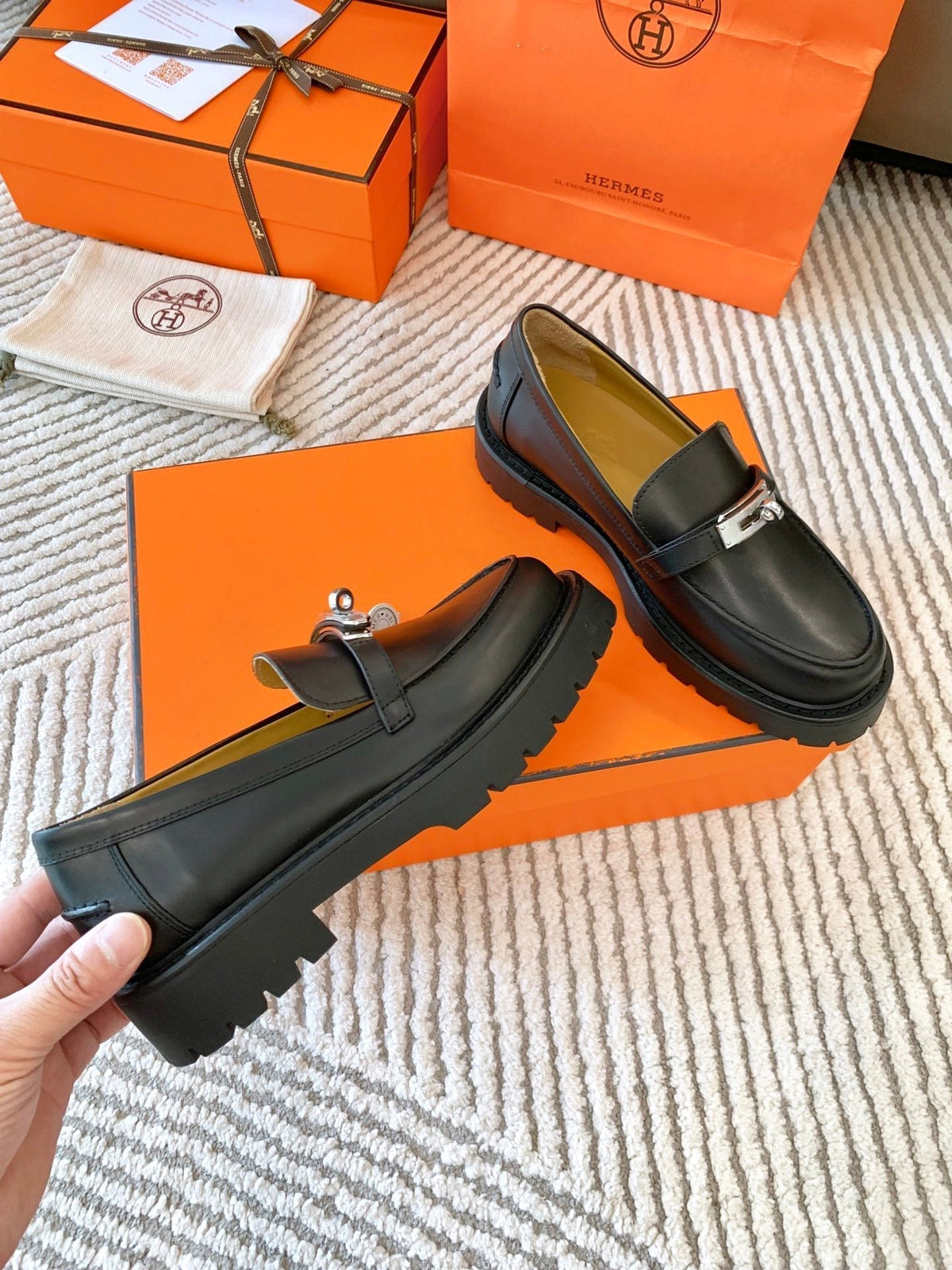 ICONE LOAFER IN BLACK CALFSKIN