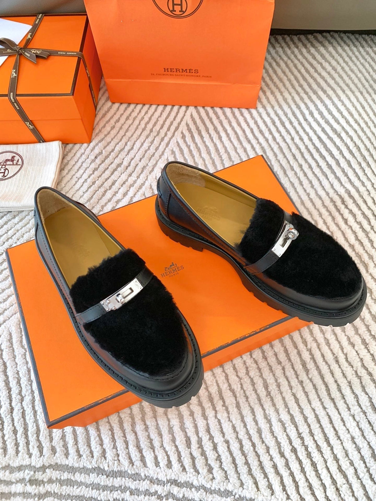 ICONE LOAFER IN BLACK CALFSKIN WITH BLACK SHEARLING