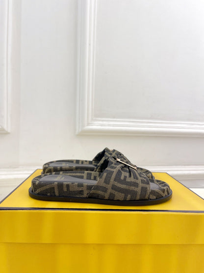 FENDI FLAT SLIPPER IN CEDAR BROWN MIX BLACK MONOGRAM JACQUARD FABRIC WITH GOLD HARDWARE