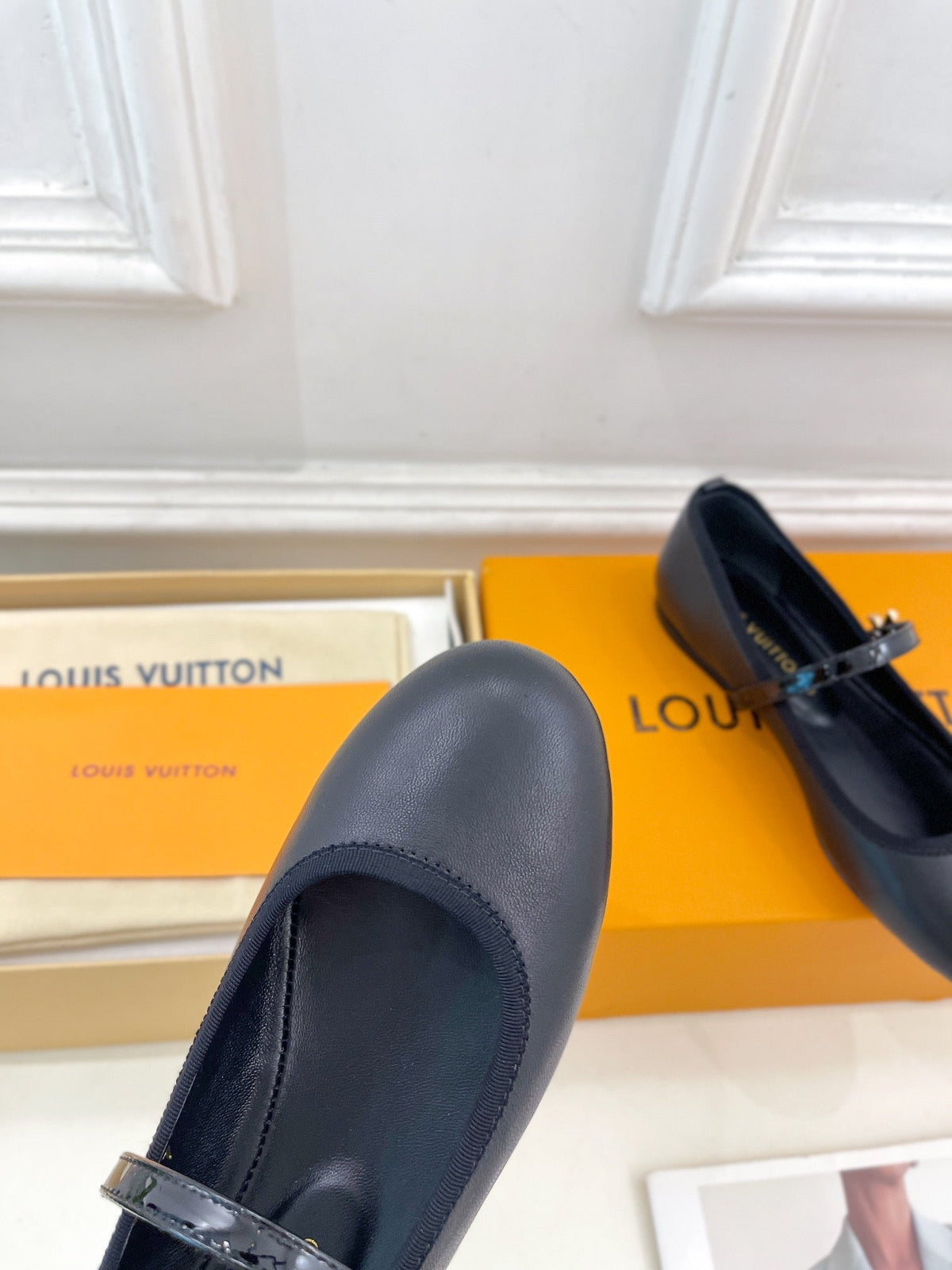 LV WOMEN ROMY FLAT BALLERINA IN BLACK METALLIC LAMBSKIN