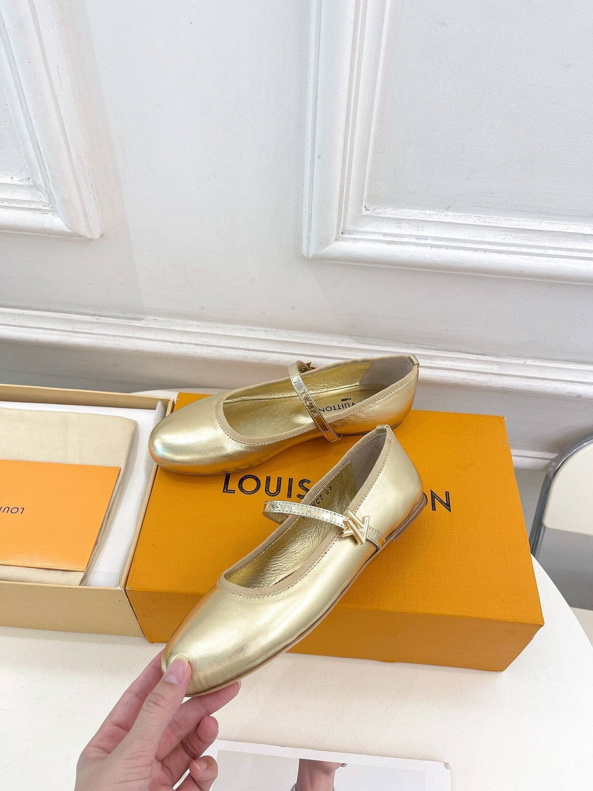 LV WOMEN ROMY FLAT BALLERINA IN GOLDEN METALLIC LAMBSKIN