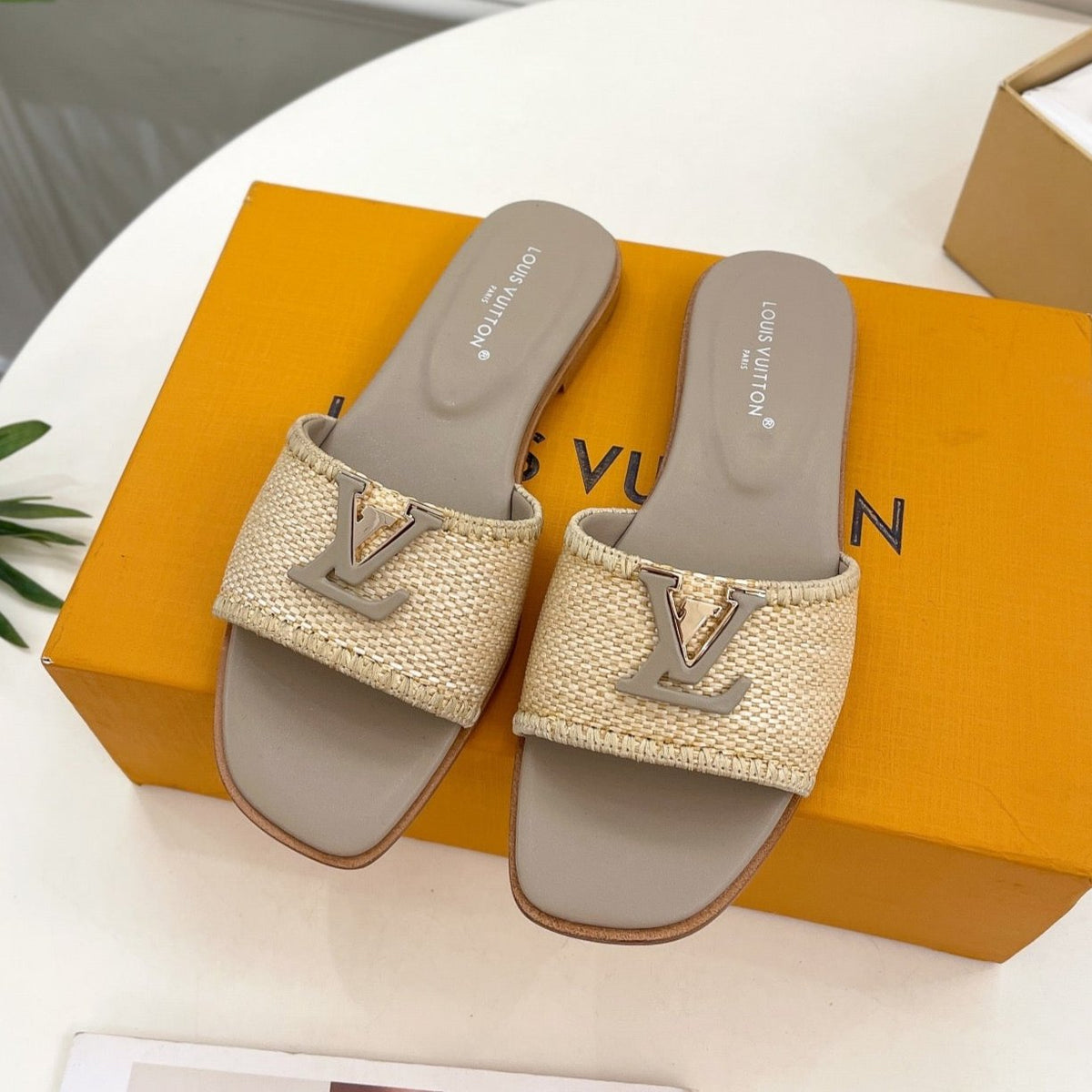 LV WOMEN CAPRI FLAT MULES IN TAN BROWN LEATHER AND RAFFIA