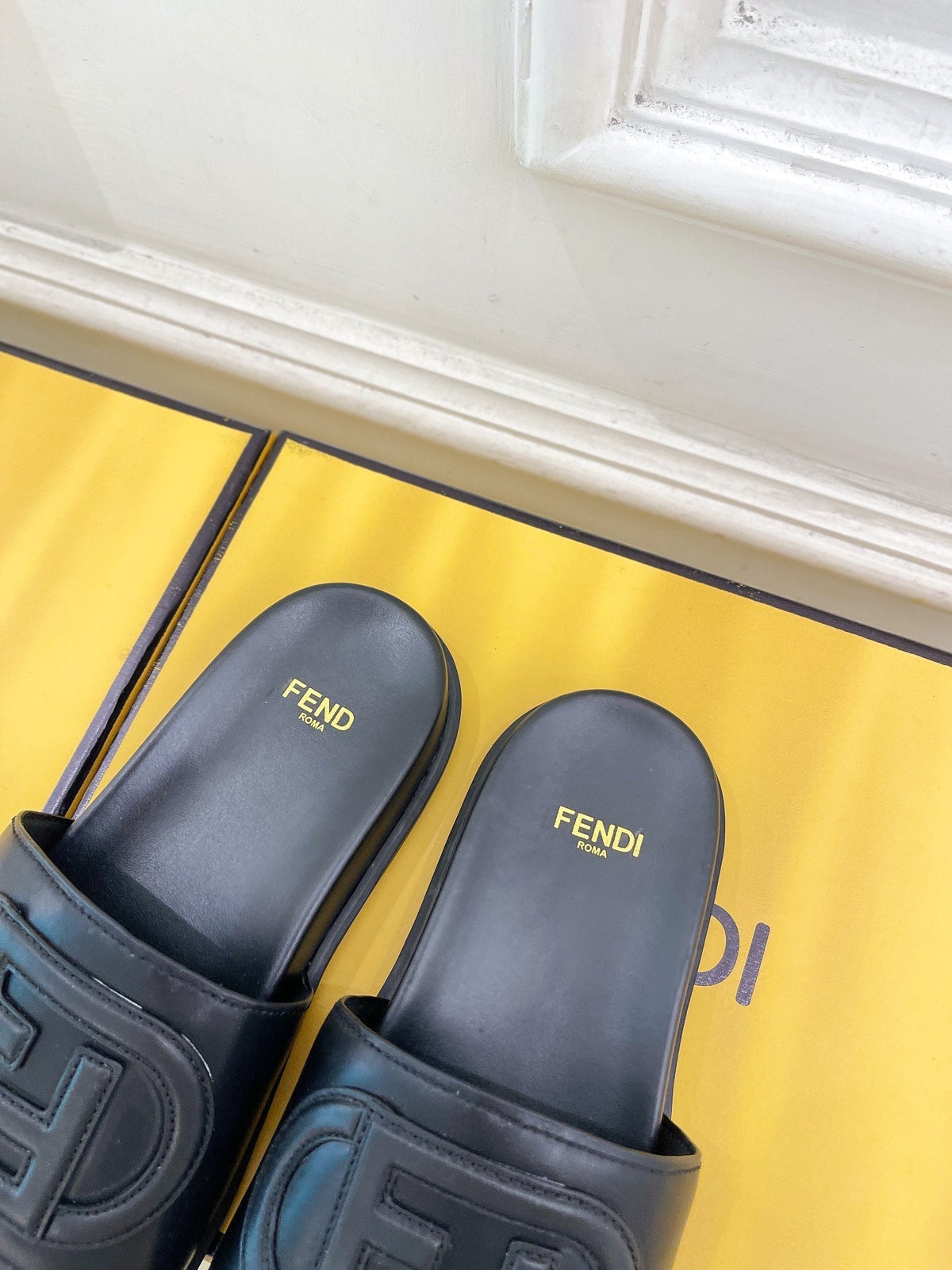 FENDI LOGO SLIDES IN BLACK CALFSKIN