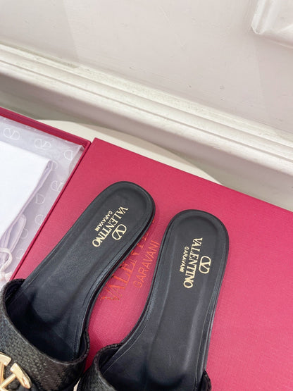 GARAVANI V LOGO SIGNATURE SLIDE IN BLACK RAFFIA AND CALFSKIN