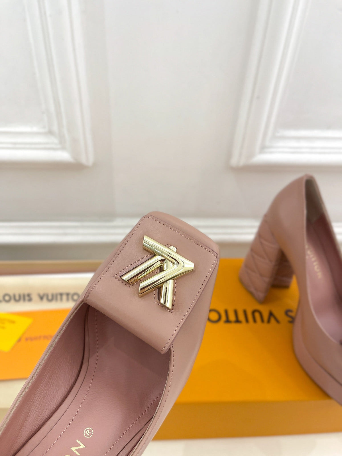 SHAKE MARY JANE HIGH HEEL 12 CM IN CREPE PINK CALFSKIN