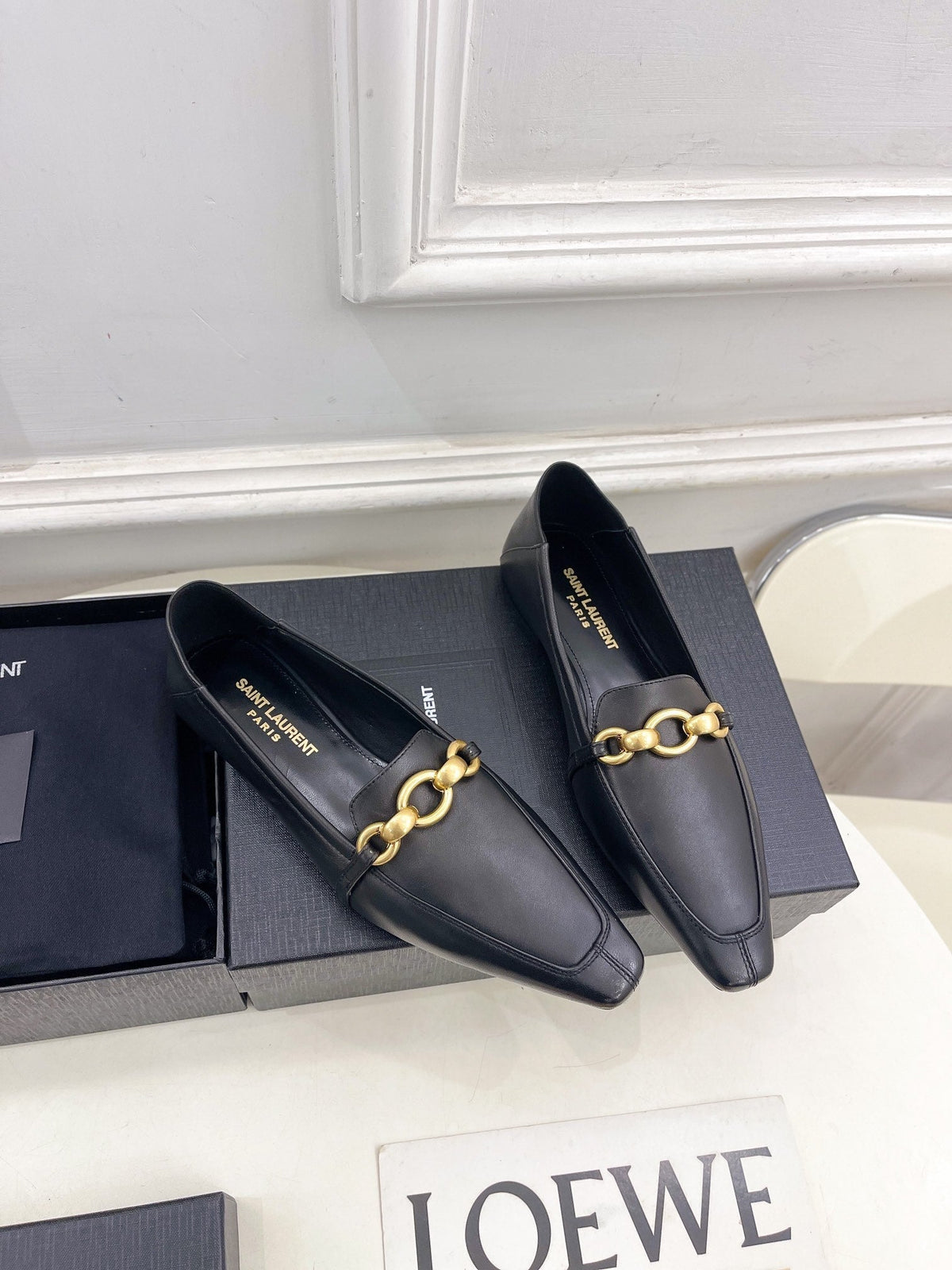 FLAT LOAFERS WITH GOLD CHAIN IN BLACK SMOOTH CALFSKIN