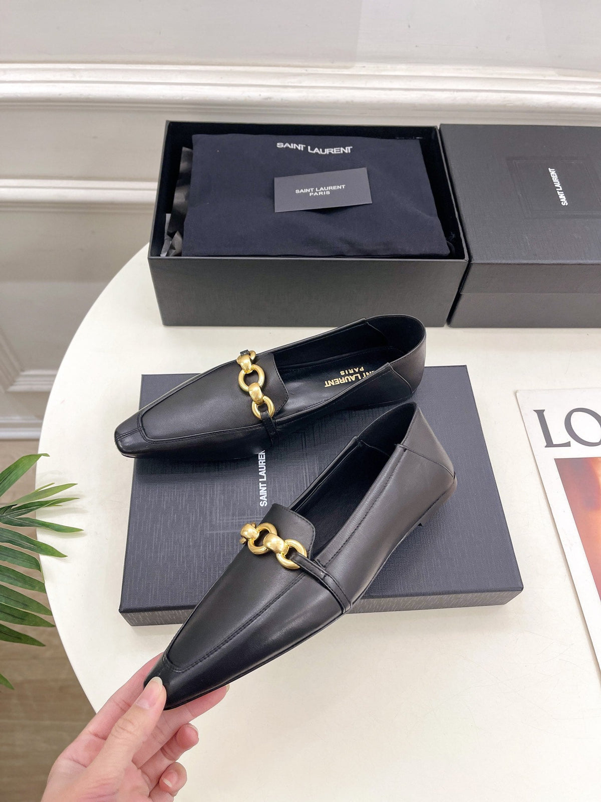 FLAT LOAFERS WITH GOLD CHAIN IN BLACK SMOOTH CALFSKIN